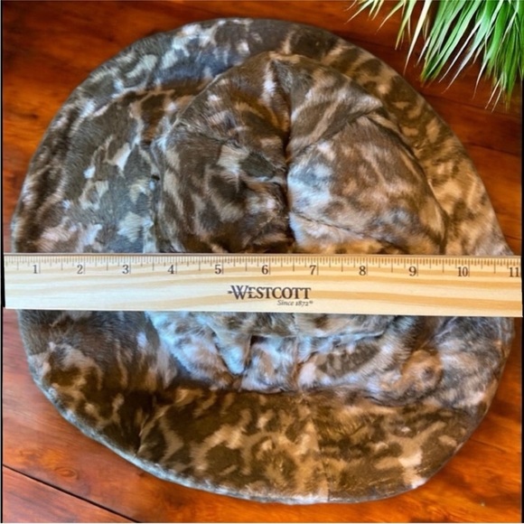 VINTAGE Mr. John Faux Fur Hat & Purse Set – Audrey Hepburn Vibes! - Picture 11 of 15